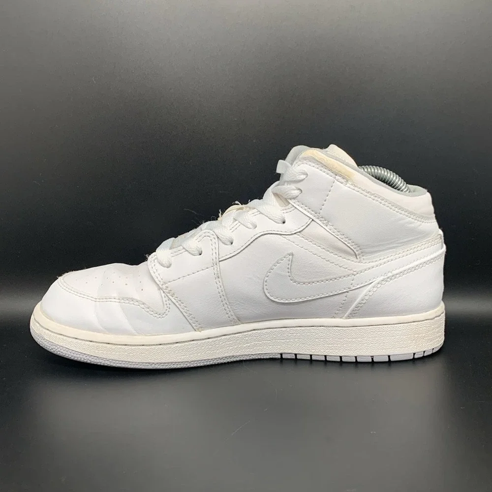 Jordan 1 Mid White Wolf Grey 554725-112 Men's‎ Sz 7 Women's Sz 8.5